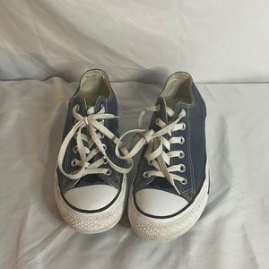 Women’s size 9/Men’s size 7 navy blue converse